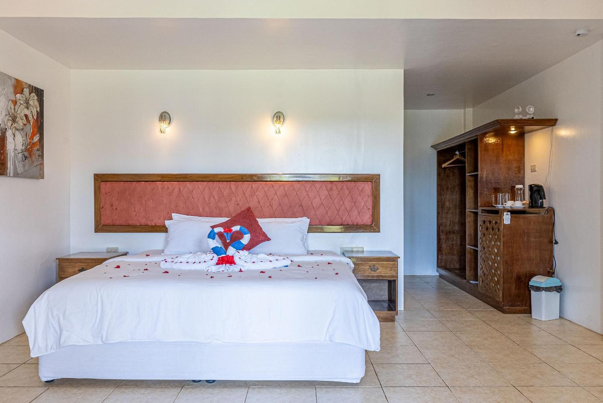 บลู สตาร์ ไดฟ์ รีสอร์ต Hotel อันดา ภายนอก รูปภาพ