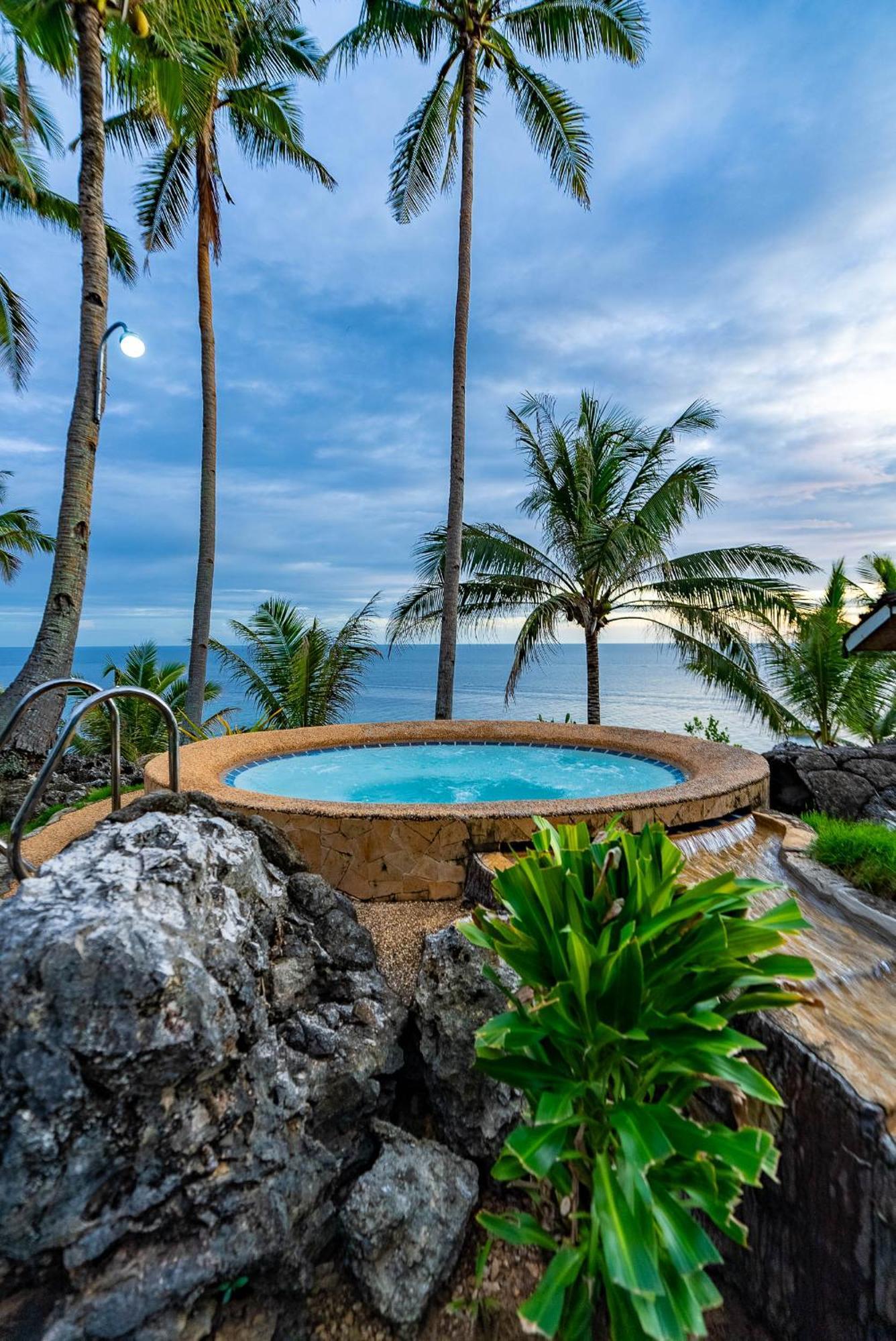 บลู สตาร์ ไดฟ์ รีสอร์ต Hotel อันดา ภายนอก รูปภาพ